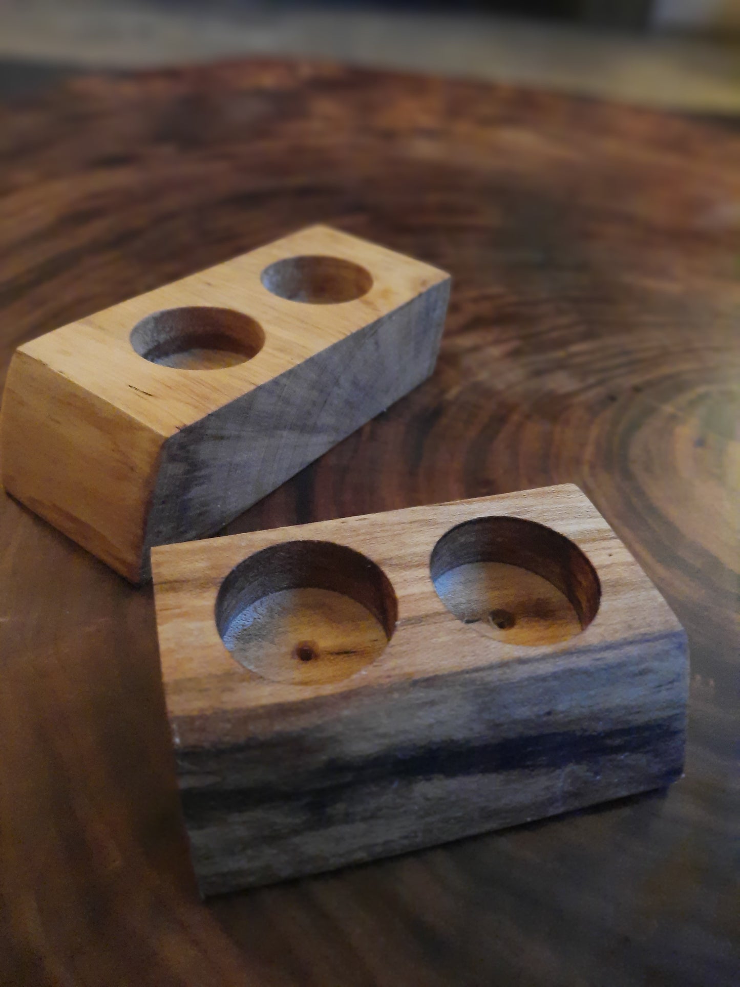 Dual light grain tealight holder