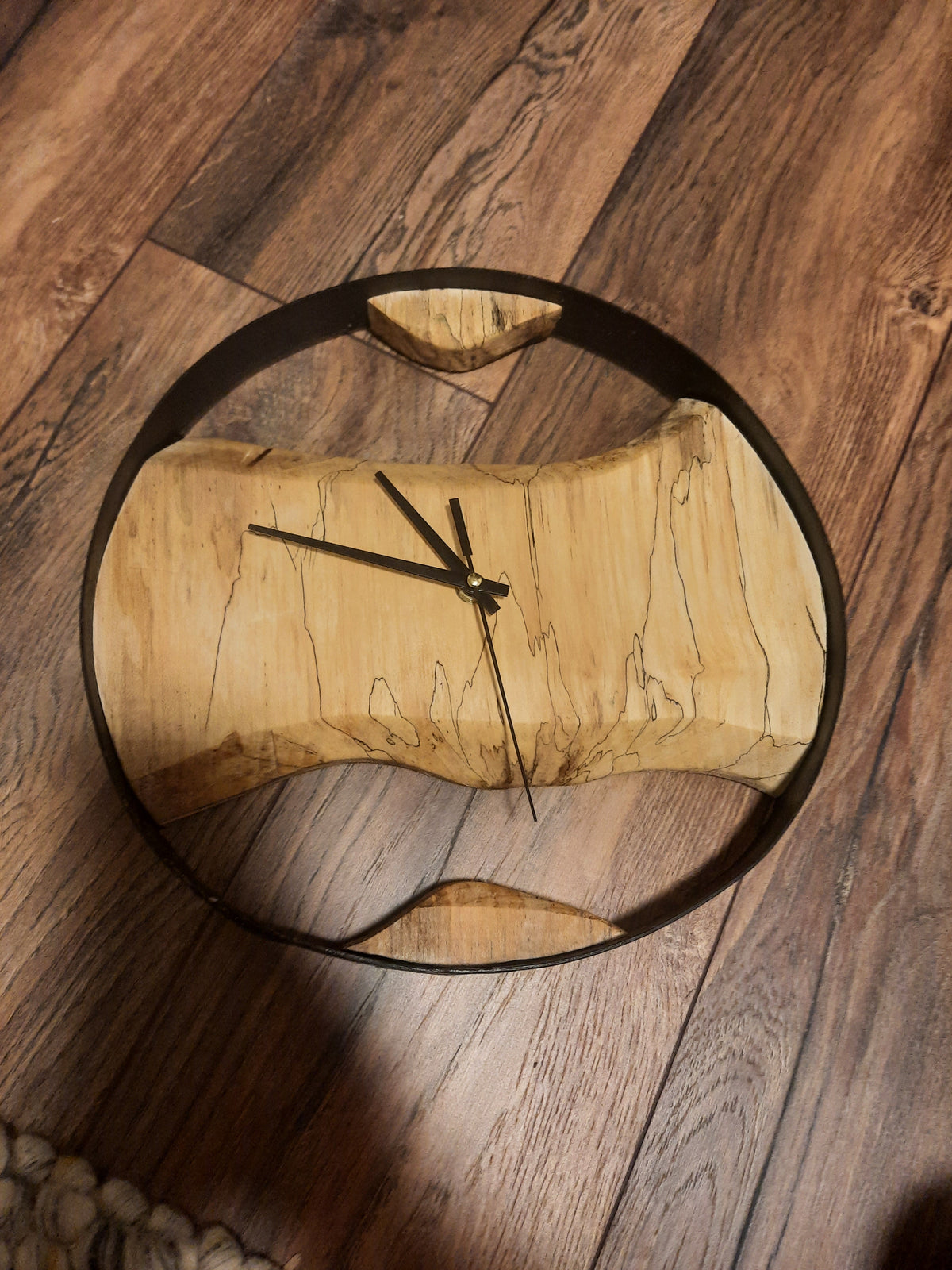 Live edge clock