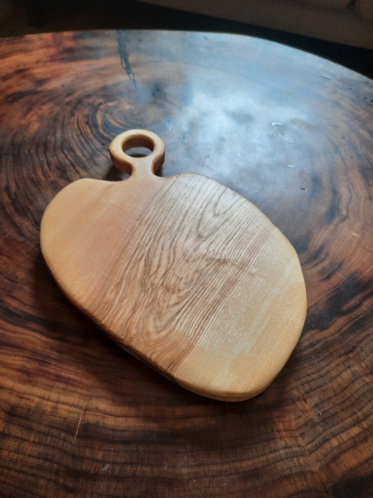 Ash wood chopping board