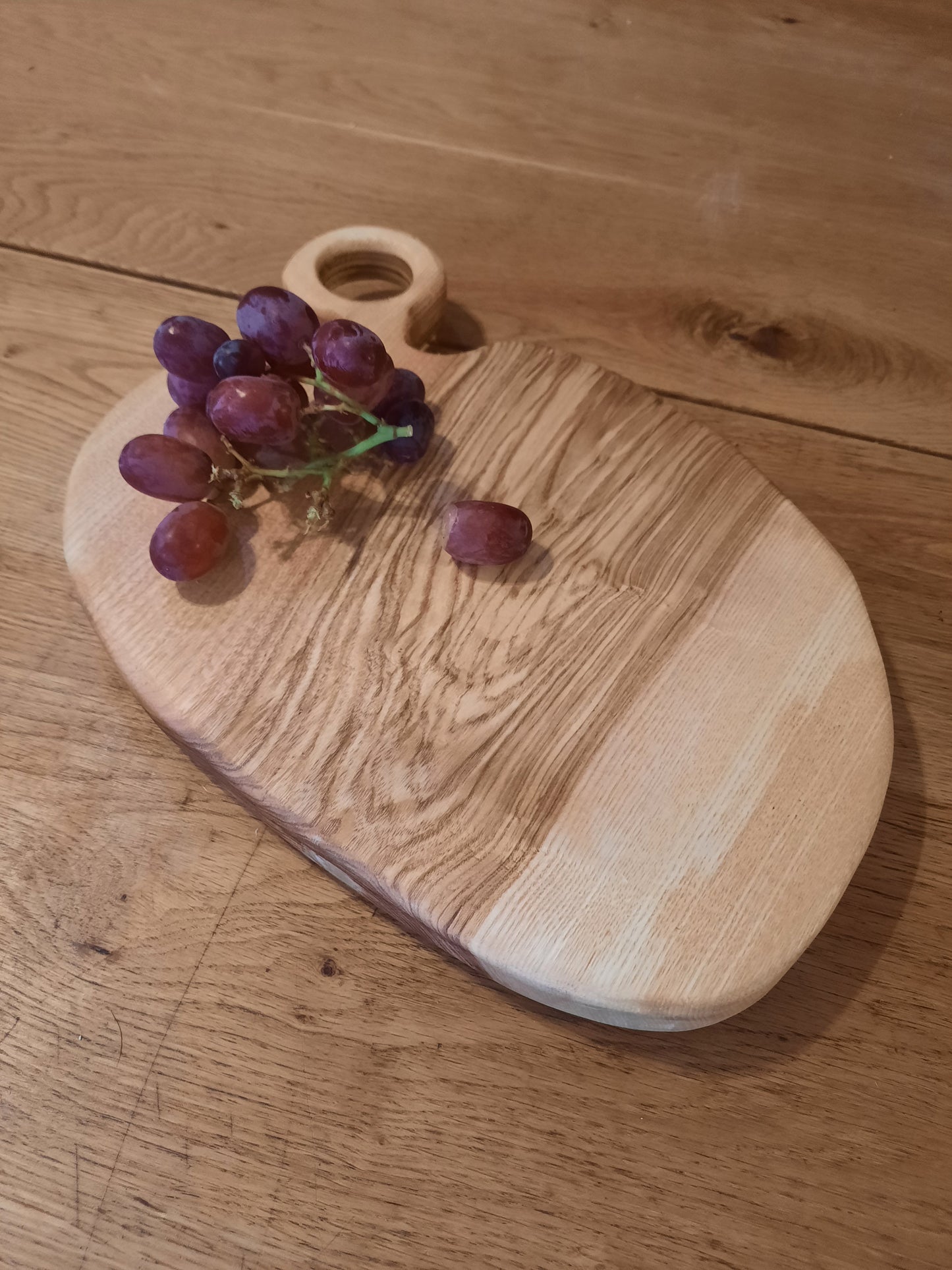 Ash wood chopping board